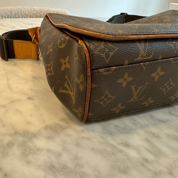 Louis Vuitton Monogram Abbesses Messenger Bag - Picture 8 of 16